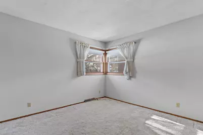 8824 W Dosie Ave, Greenfield, WI 53228 - Photo 20