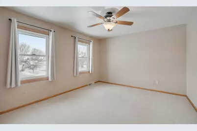 683  Fox Run Dr, Saukville, WI 53080 - Photo 12