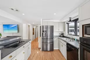 293 Meadowside Ct, Pewaukee, WI 53072 - Photo 12