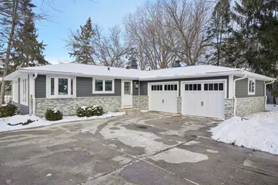 293  Meadowside Ct, Pewaukee, WI 53072 - Photo 2