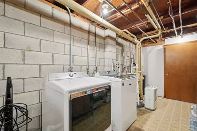 293  Meadowside Ct, Pewaukee, WI 53072 - Photo 32