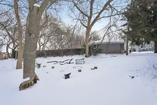 293 Meadowside Ct, Pewaukee, WI 53072 - Photo 36