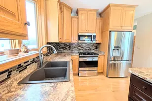 N108W14895 Bel Aire Ln, Germantown, WI 53022 - Photo 4