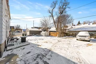 1527 S 80th St, West Allis, WI 53214 - Photo 2