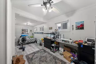 3215 N Bartlett Ave, Milwaukee, WI 53211 - Photo 6