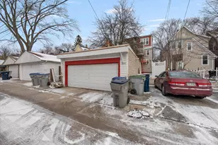 3215 N Bartlett Ave, Milwaukee, WI 53211 - Photo 30