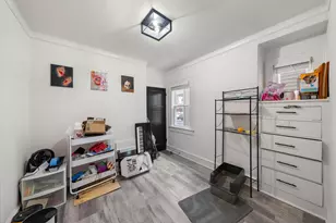 3215 N Bartlett Ave, Milwaukee, WI 53211 - Photo 10