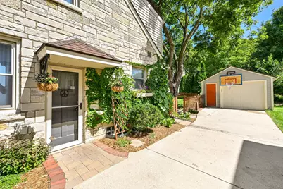 2616 N 85th St, Wauwatosa, WI 53226 - Photo 28