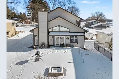 2135 W Shore Dr, Delafield, WI 53018 - Photo 6