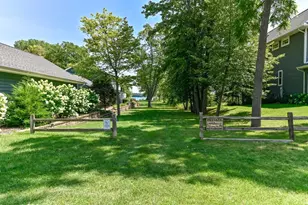 2135 W Shore Dr, Delafield, WI 53018 - Photo 38