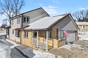 2135 W Shore Dr, Delafield, WI 53018 - Photo 4