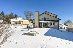 2135 W Shore Dr, Delafield, WI 53018 - Photo 32