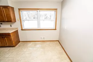 6349 Nabob Dr, West Bend, WI 53095 - Photo 8