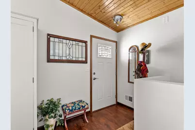 1209 E Thomas St, Manitowoc, WI 54220 - Photo 10