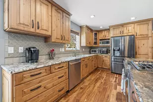 W245N4749 Swan Rd, Pewaukee, WI 53072 - Photo 10