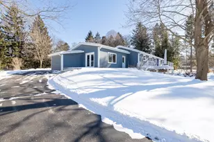 W245N4749 Swan Rd, Pewaukee, WI 53072 - Photo 32