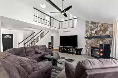 N53W15786  Creekwood Xing, Menomonee Falls, WI 53051 - Photo 14