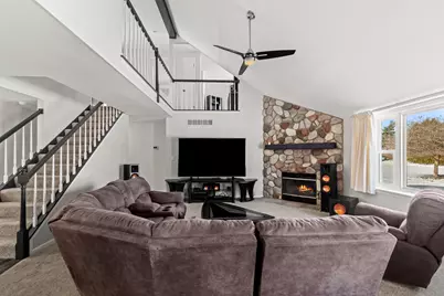 N53W15786  Creekwood Xing, Menomonee Falls, WI 53051 - Photo 12