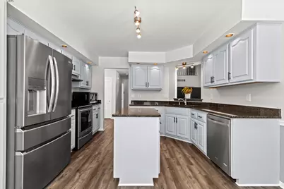 N53W15786  Creekwood Xing, Menomonee Falls, WI 53051 - Photo 6