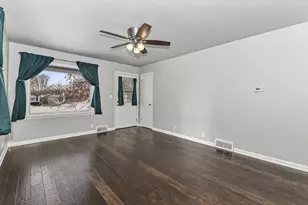 1419 Orchard St, Racine, WI 53405 - Photo 4