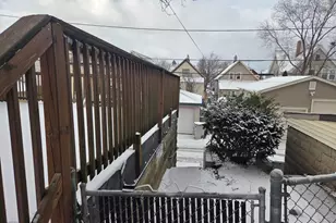 1035 S 33rd St, Milwaukee, WI 53215 - Photo 30