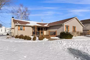 501 River Bluff Dr, Manitowoc, WI 54220 - Photo 4