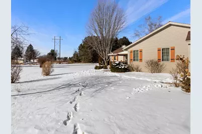 501  River Bluff Dr, Manitowoc, WI 54220 - Photo 38