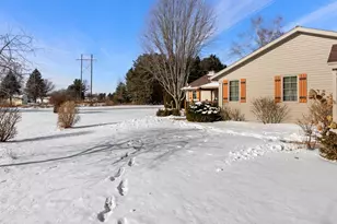 501 River Bluff Dr, Manitowoc, WI 54220 - Photo 38