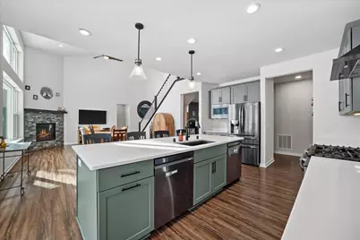 2000  Kathlynn Ct, Brookfield, WI 53045 - Photo 8