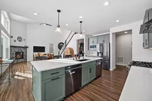 2000 Kathlynn Ct, Brookfield, WI 53045 - Photo 8