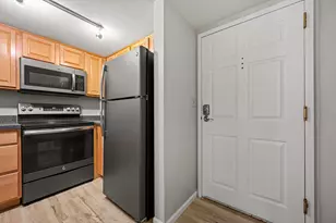 270 E Highland Ave, Milwaukee, WI 53202 - Photo 10