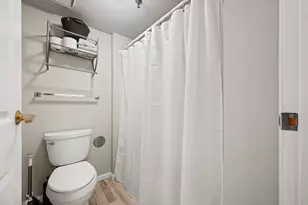 270 E Highland Ave, Milwaukee, WI 53202 - Photo 14