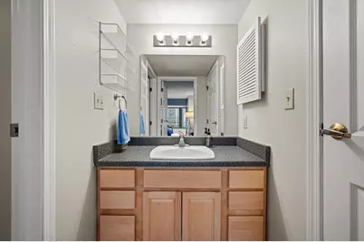 270 E Highland Ave #1043, Milwaukee, WI 53202 - Photo 12