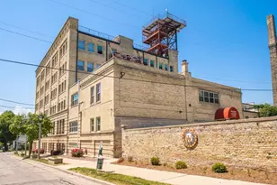 904 E Pearson St, Milwaukee, WI 53202 - Photo 1