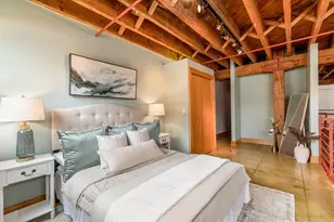 904 E Pearson St, Milwaukee, WI 53202 - Photo 8