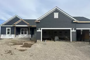 638 Hawks Ridge Rd, Grafton, WI 53024 - Photo 2