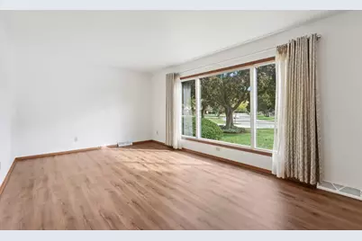 901  Anton Rd, Hartland, WI 53029 - Photo 8