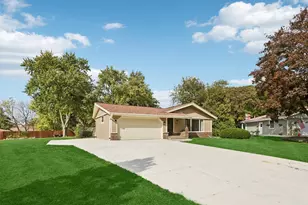 901 Anton Rd, Hartland, WI 53029 - Photo 4