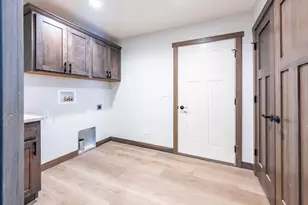 1827 Golden Gate Wy, Holmen, WI 54636 - Photo 12