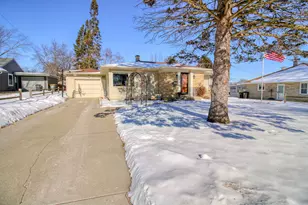 1016 W Glenn Dr, Waukesha, WI 53188 - Photo 1