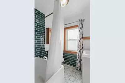 207 N Prairie Ave, Waukesha, WI 53186 - Photo 22