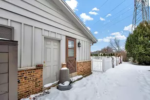 2760 N Park Dr, Wauwatosa, WI 53222 - Photo 32