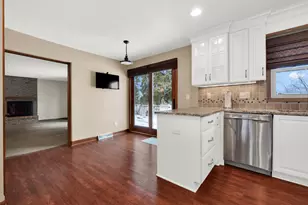 2760 N Park Dr, Wauwatosa, WI 53222 - Photo 12