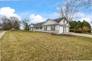 1151 Glacier Pass, Slinger, WI 53086 - Photo 6