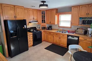 1132 S 35th St, Manitowoc, WI 54220 - Photo 4