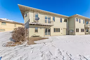 1264 Bentgrass Ct, Onalaska, WI 54650 - Photo 2