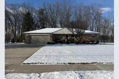 928 N 40th St, Manitowoc, WI 54220 - Photo 1