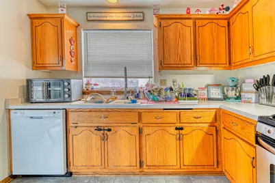 502 N 6th St, Racine, WI 53185 - Photo 26