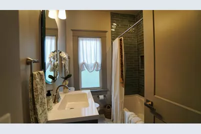 2214 S 60th St, West Allis, WI 53219 - Photo 12