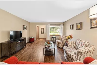 3320 N Knoll Ter, Wauwatosa, WI 53222 - Photo 6